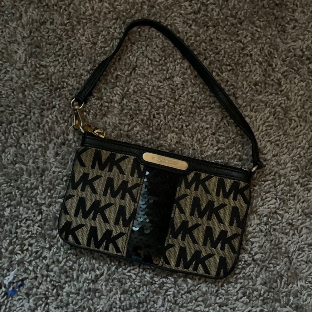 Excellent condition MK wristlet